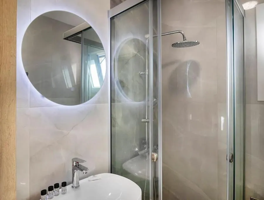 Elegant Suite Near Beach 6 Gazi Apartment